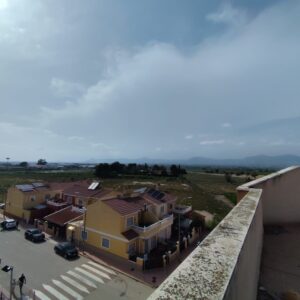 ✨ Vivienda con terraza privada y grandes posibilidades en San Isidro ✨