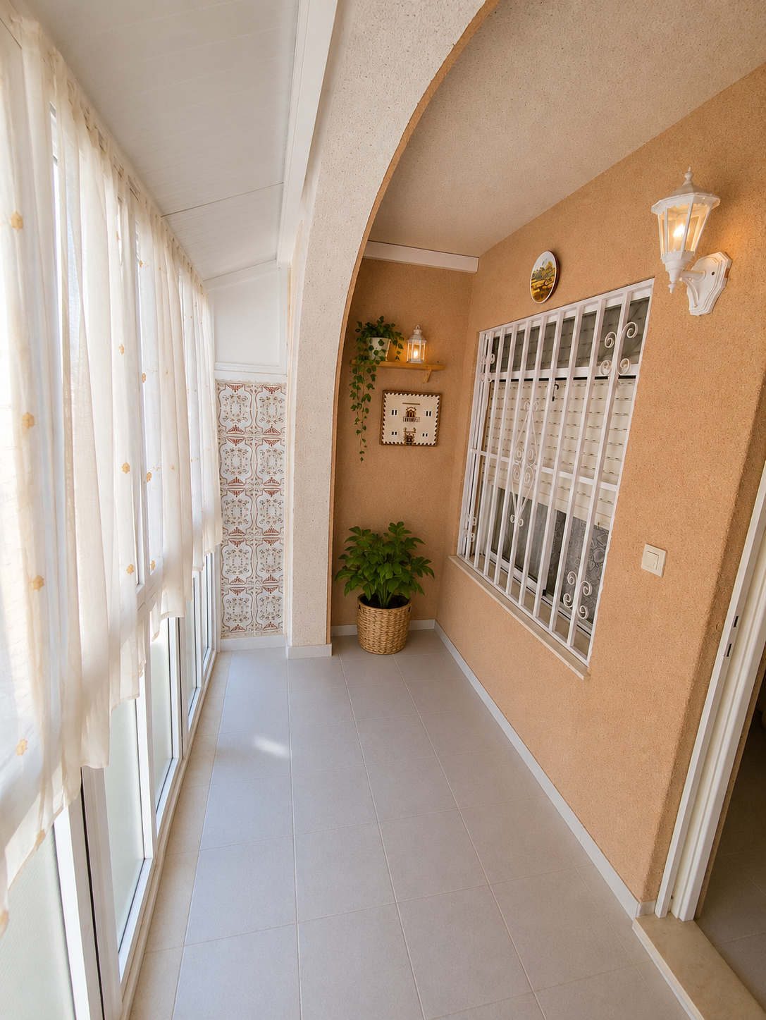 Descubre esta fantástica vivienda en la urbanización Lago Jardín 2, un lugar ideal tanto para disfrutar de tus vacaciones como para establecer tu residencia habitual en la Costa Blanca. - Imagen 3