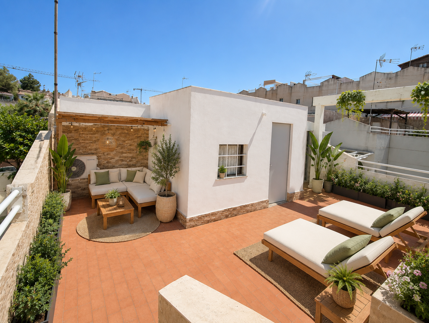 Descubre esta fantástica vivienda en la urbanización Lago Jardín 2, un lugar ideal tanto para disfrutar de tus vacaciones como para establecer tu residencia habitual en la Costa Blanca. - Imagen 17