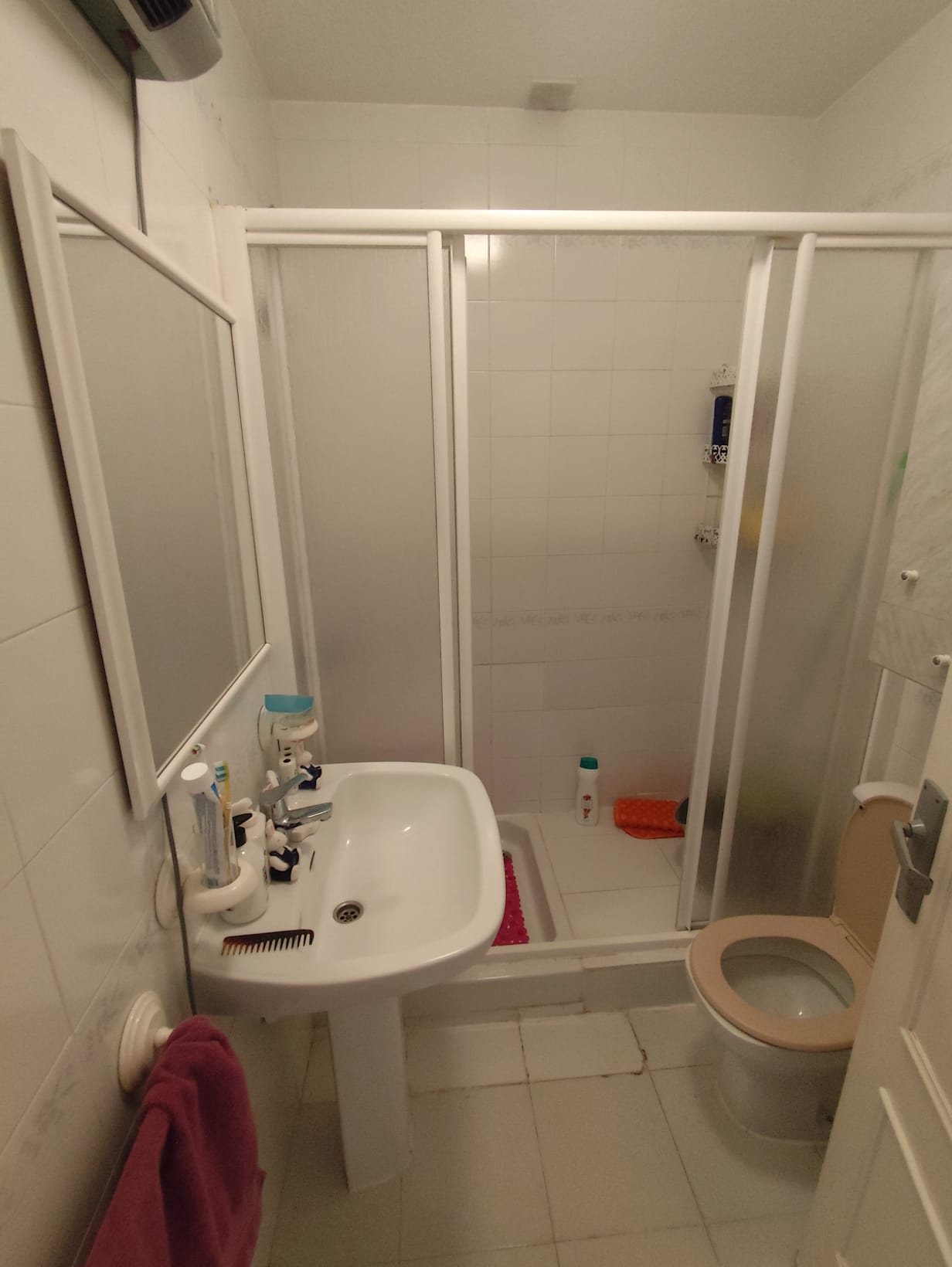 Descubre esta fantástica vivienda en la urbanización Lago Jardín 2, un lugar ideal tanto para disfrutar de tus vacaciones como para establecer tu residencia habitual en la Costa Blanca. - Imagen 9