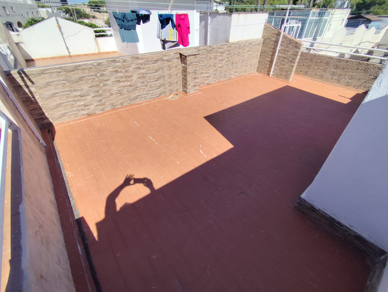 Descubre esta fantástica vivienda en la urbanización Lago Jardín 2, un lugar ideal tanto para disfrutar de tus vacaciones como para establecer tu residencia habitual en la Costa Blanca. - Imagen 21