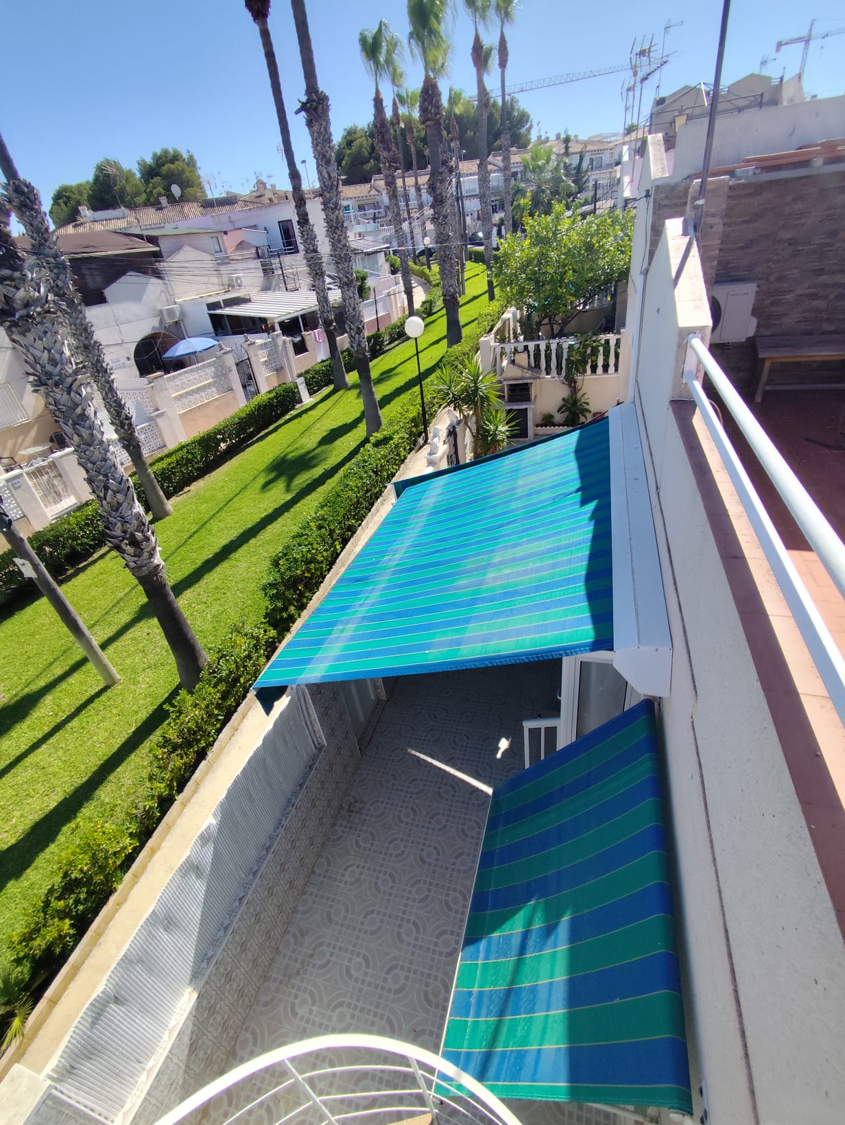 Descubre esta fantástica vivienda en la urbanización Lago Jardín 2, un lugar ideal tanto para disfrutar de tus vacaciones como para establecer tu residencia habitual en la Costa Blanca. - Imagen 29