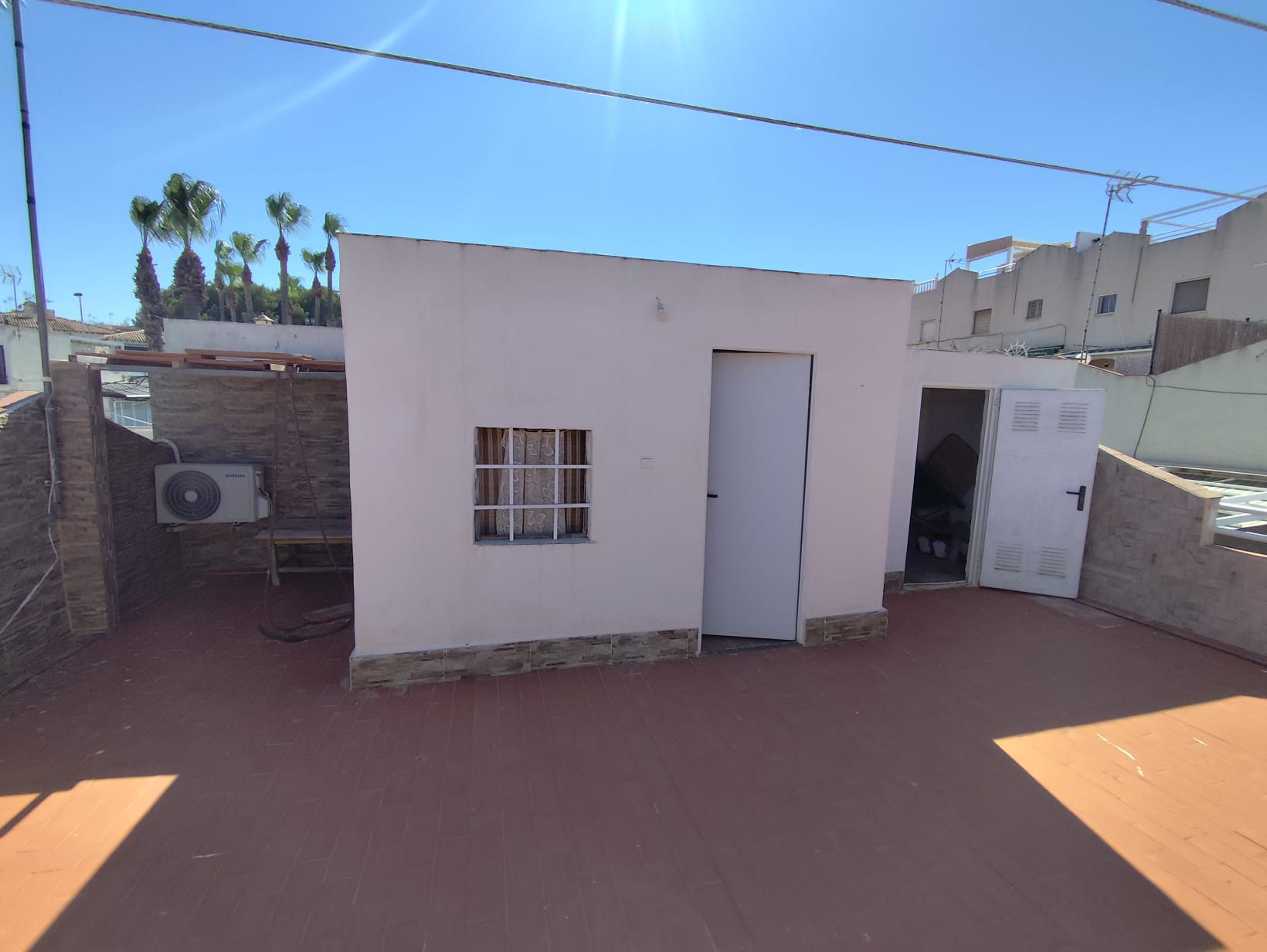Descubre esta fantástica vivienda en la urbanización Lago Jardín 2, un lugar ideal tanto para disfrutar de tus vacaciones como para establecer tu residencia habitual en la Costa Blanca. - Imagen 20