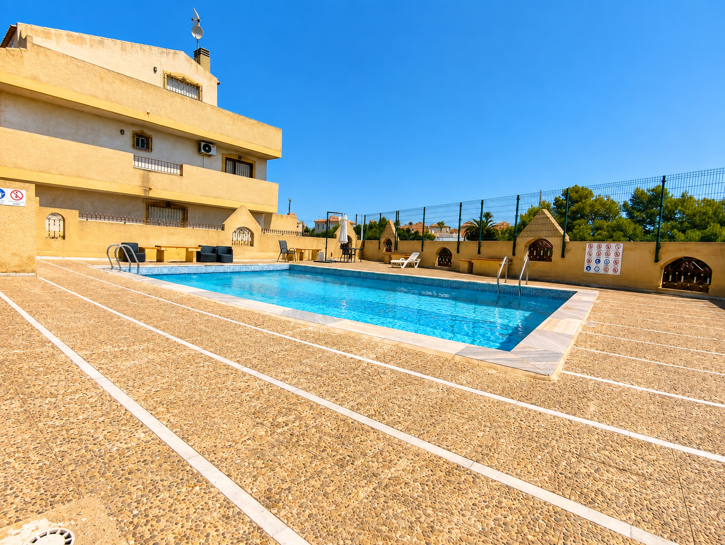 Vivienda de 3 plantas con amplias terrazas en Orihuela Costa - Imagen 2