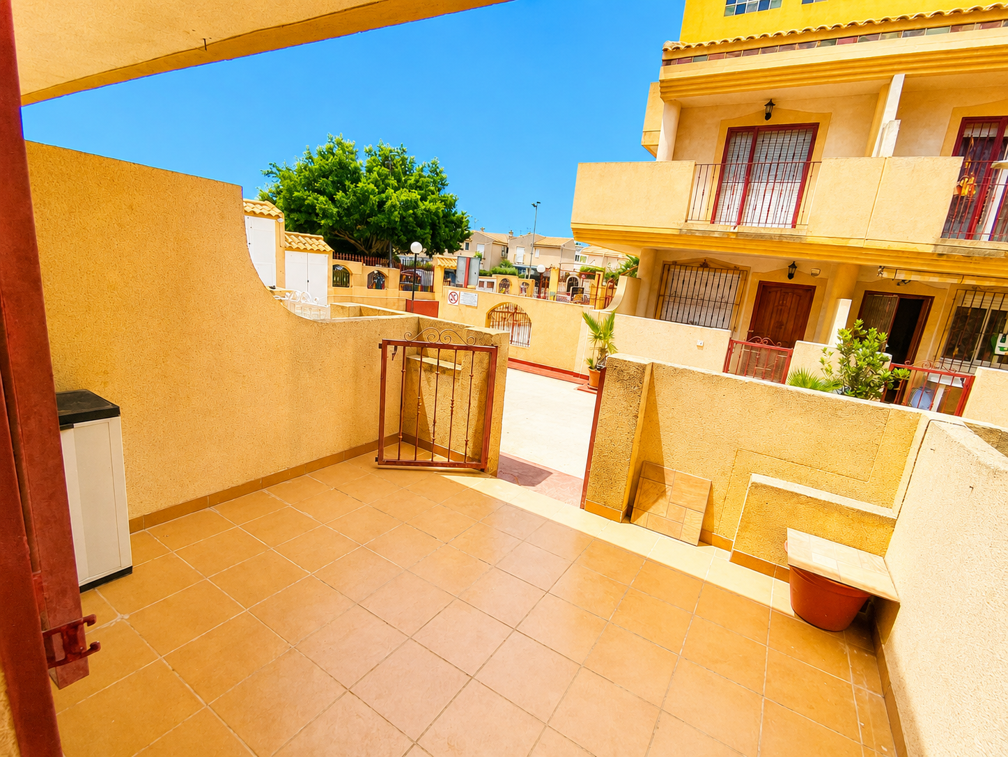 Vivienda de 3 plantas con amplias terrazas en Orihuela Costa - Imagen 8