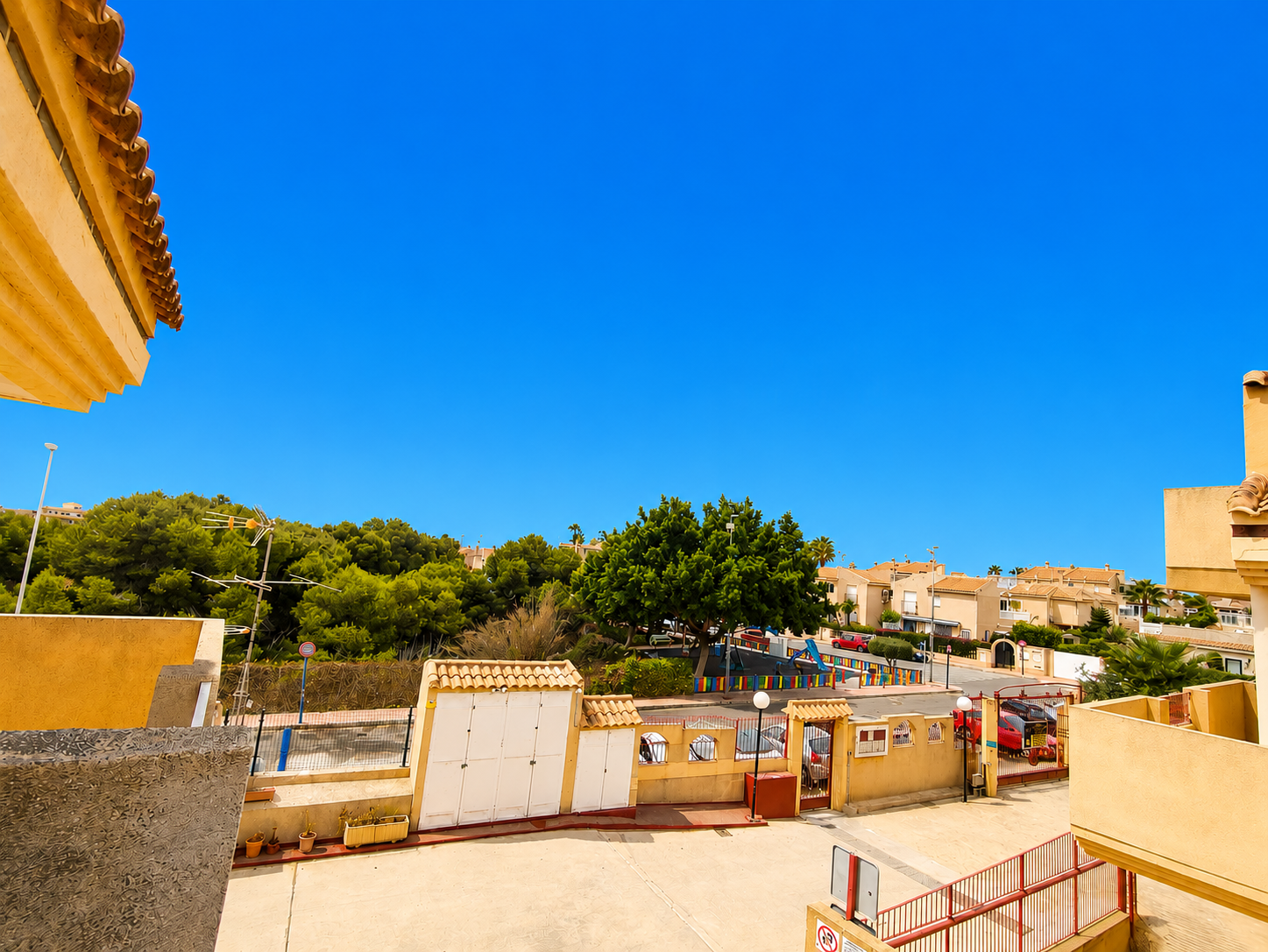 Vivienda de 3 plantas con amplias terrazas en Orihuela Costa - Imagen 9
