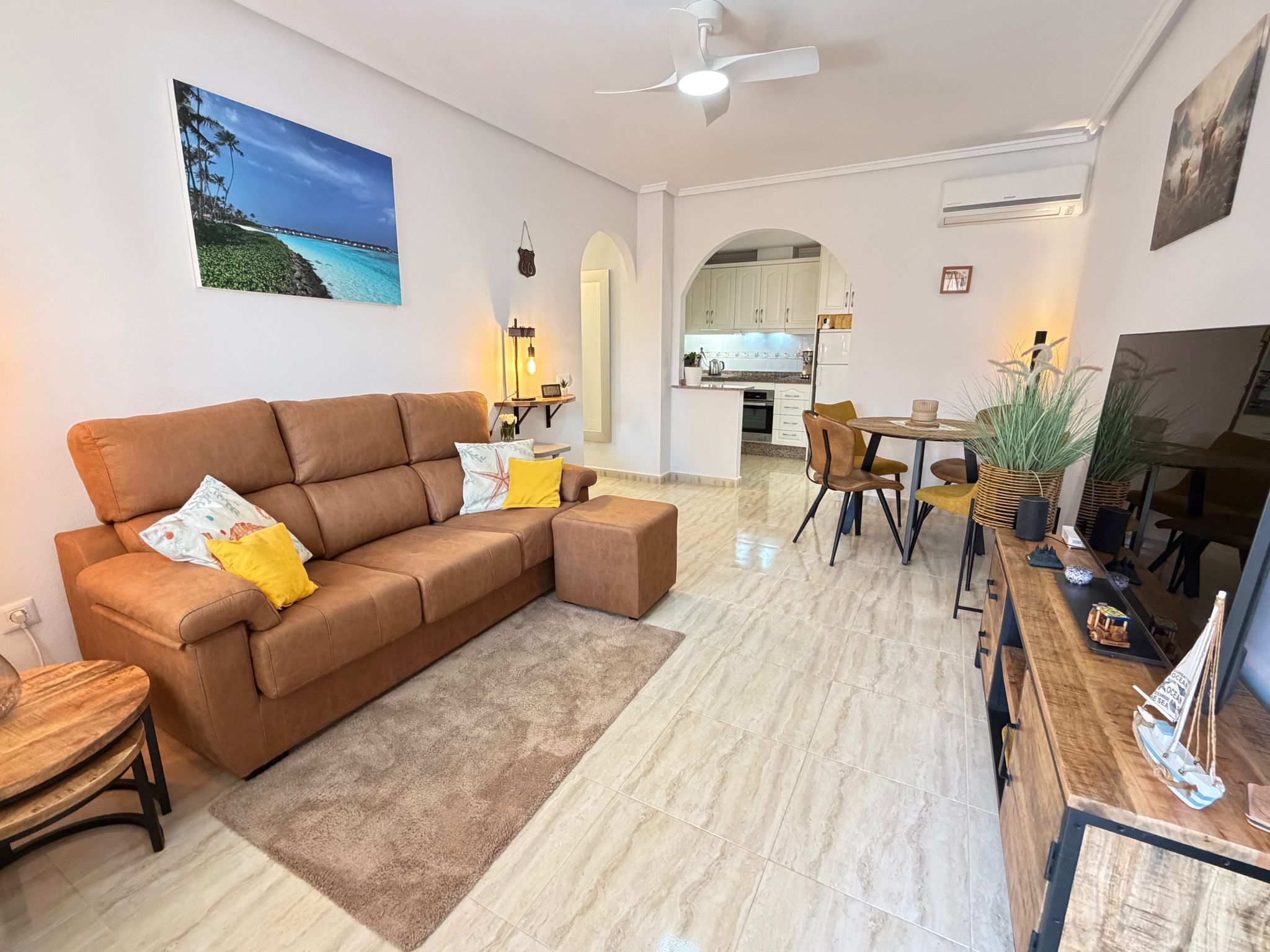 Bungalow con jardín privado y piscina en Villamartín – Los Dolses - Imagen 3