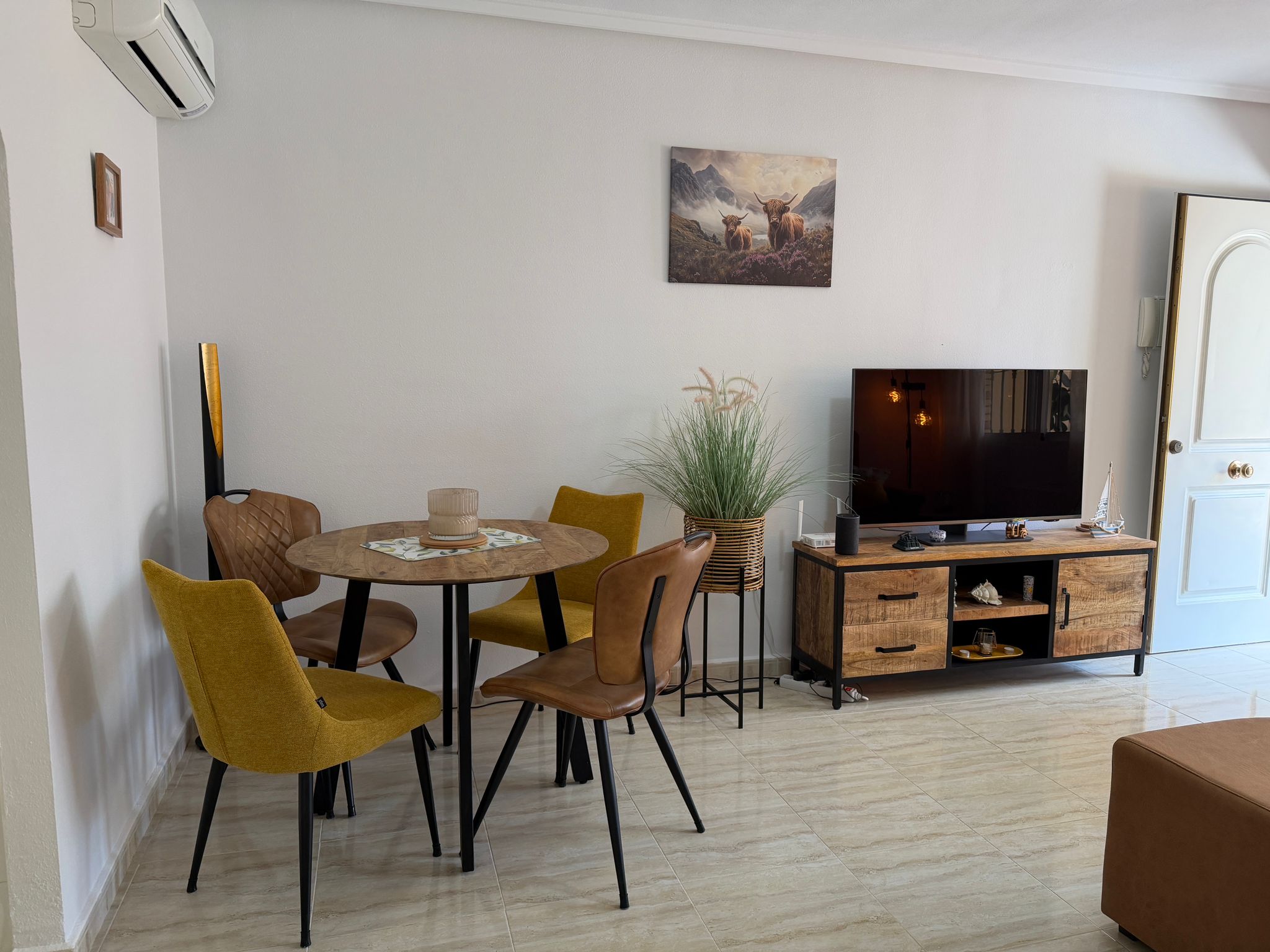 Bungalow con jardín privado y piscina en Villamartín – Los Dolses - Imagen 7
