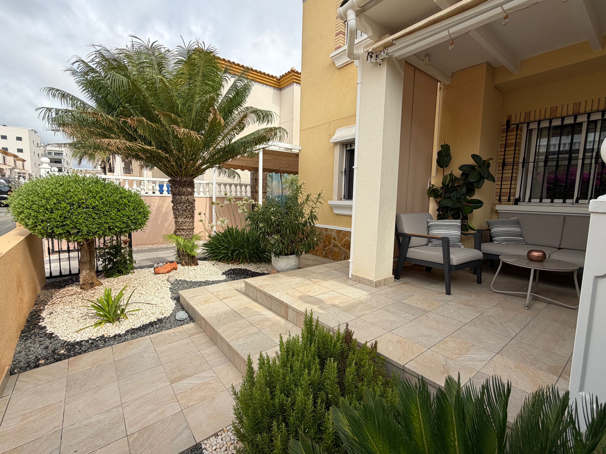 Bungalow con jardín privado y piscina en Villamartín – Los Dolses - Imagen 10