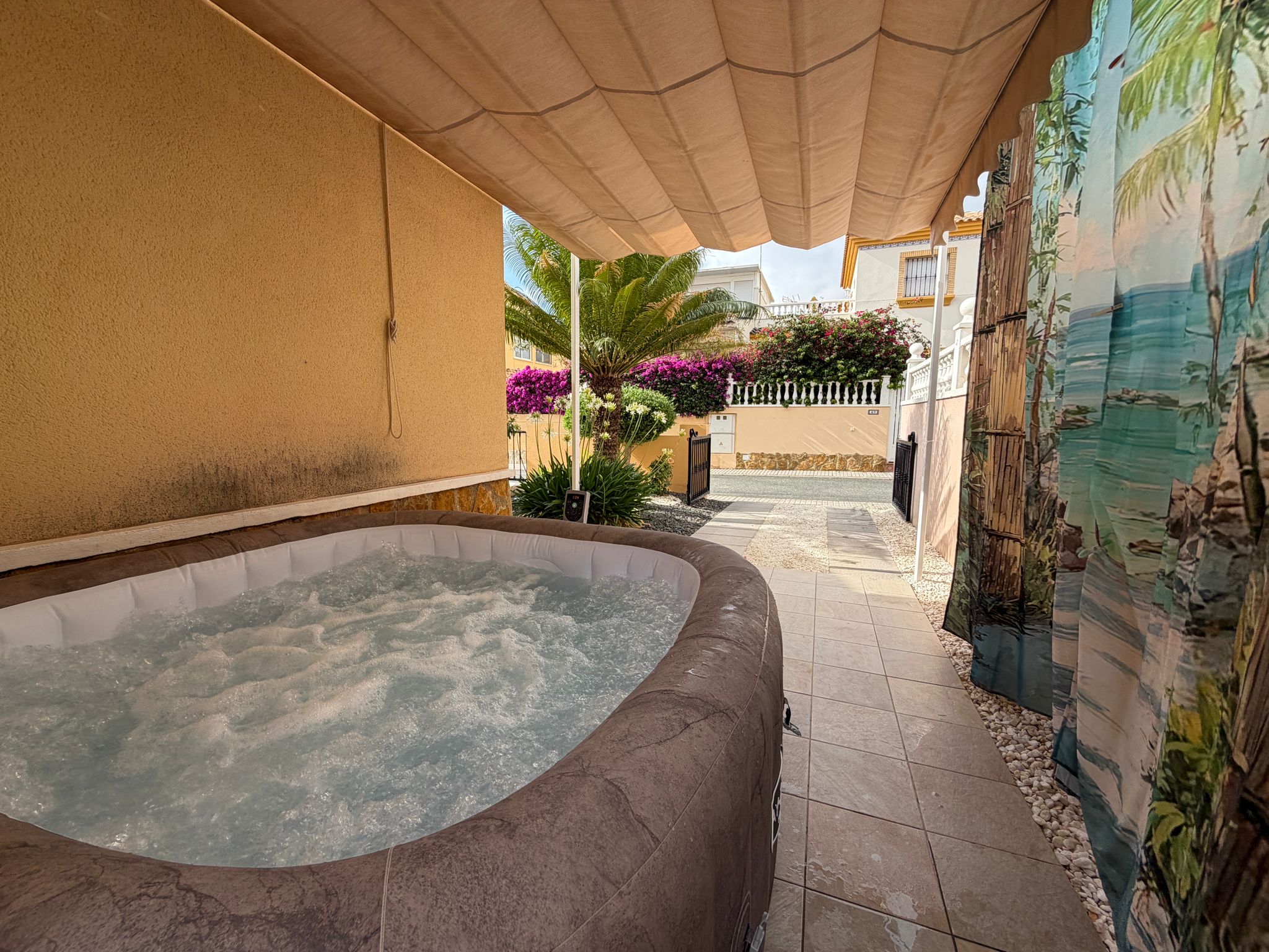Bungalow con jardín privado y piscina en Villamartín – Los Dolses - Imagen 11