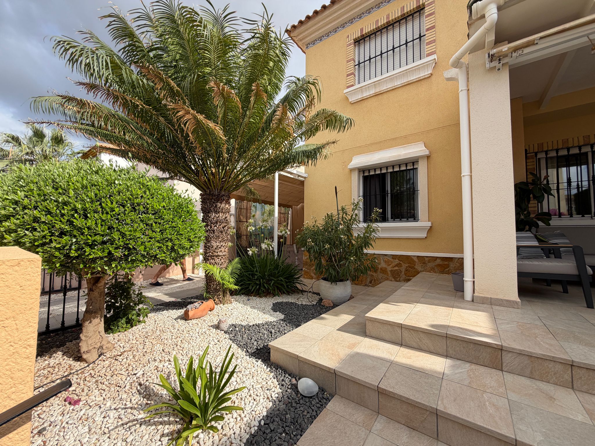 Bungalow con jardín privado y piscina en Villamartín – Los Dolses - Imagen 14