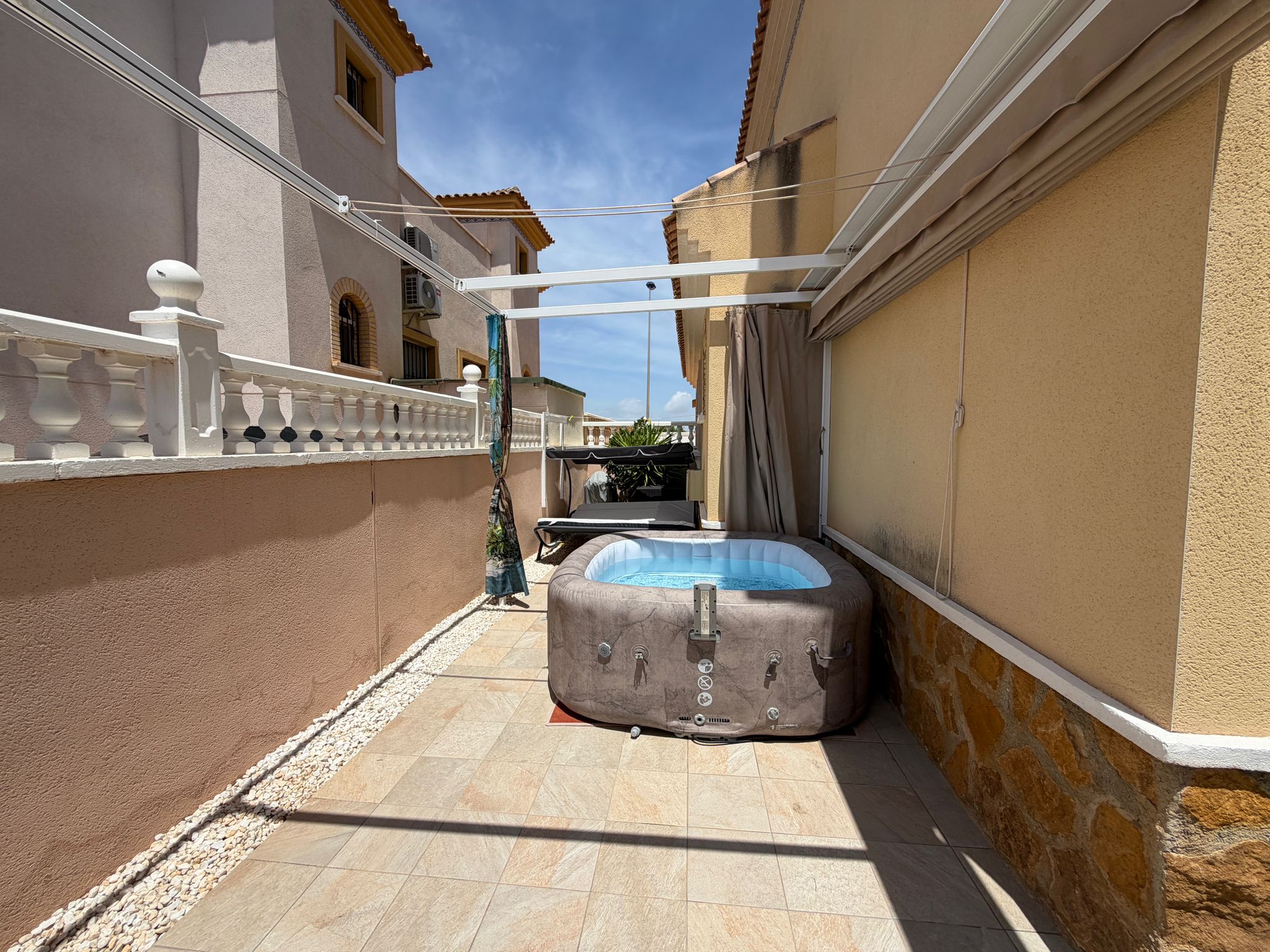Bungalow con jardín privado y piscina en Villamartín – Los Dolses - Imagen 23