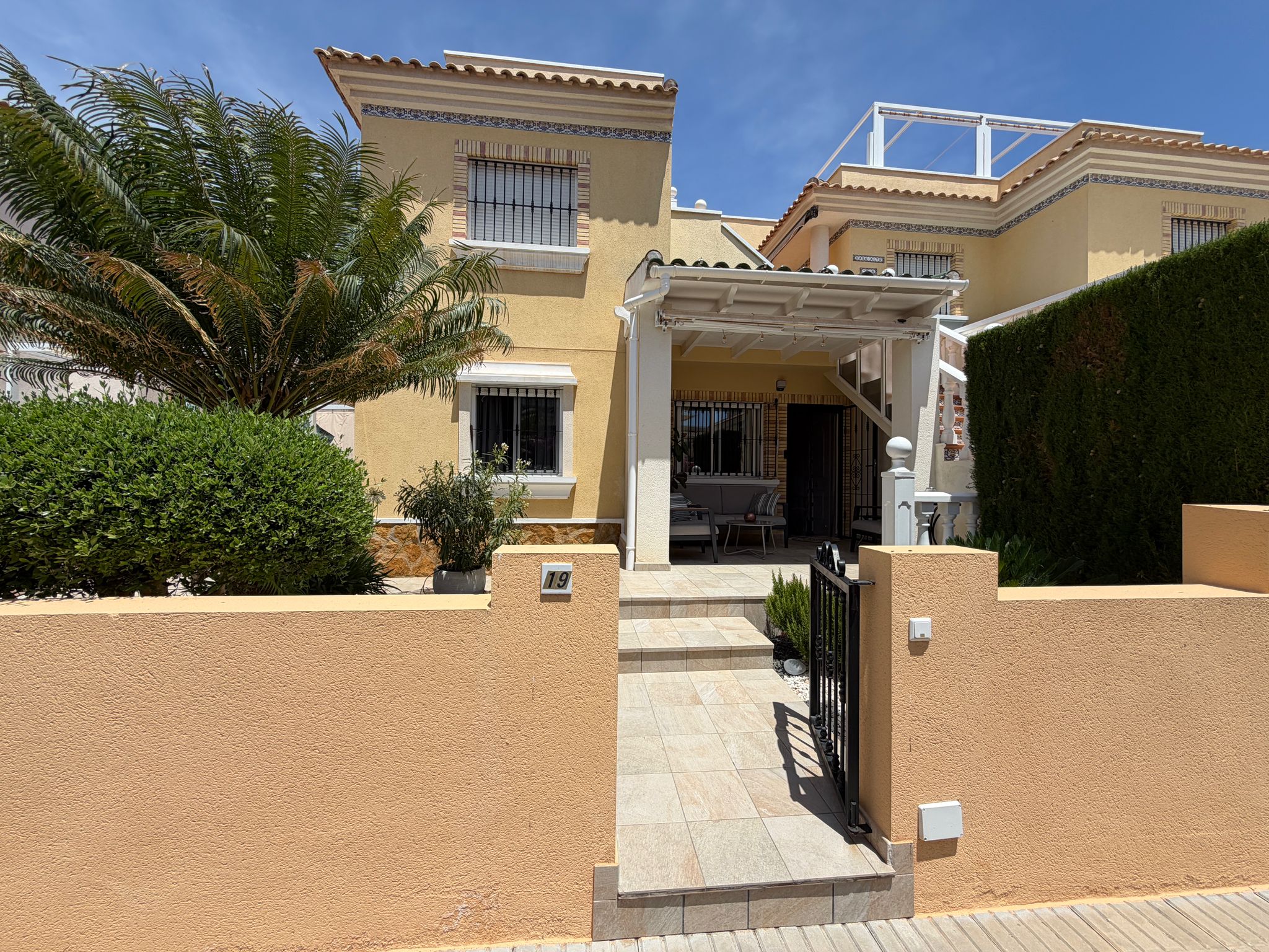 Bungalow con jardín privado y piscina en Villamartín – Los Dolses - Imagen 26