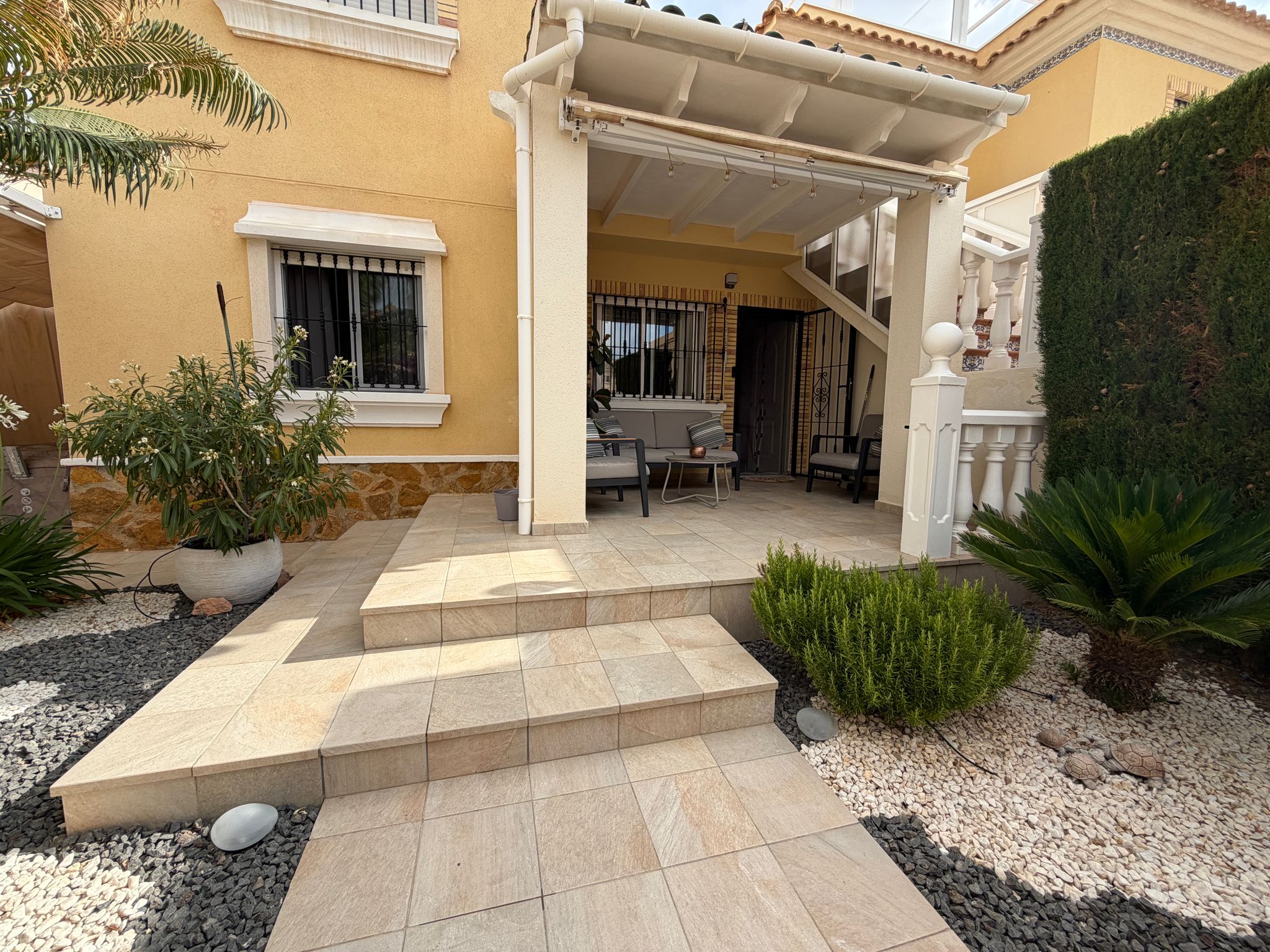 Bungalow con jardín privado y piscina en Villamartín – Los Dolses - Imagen 31