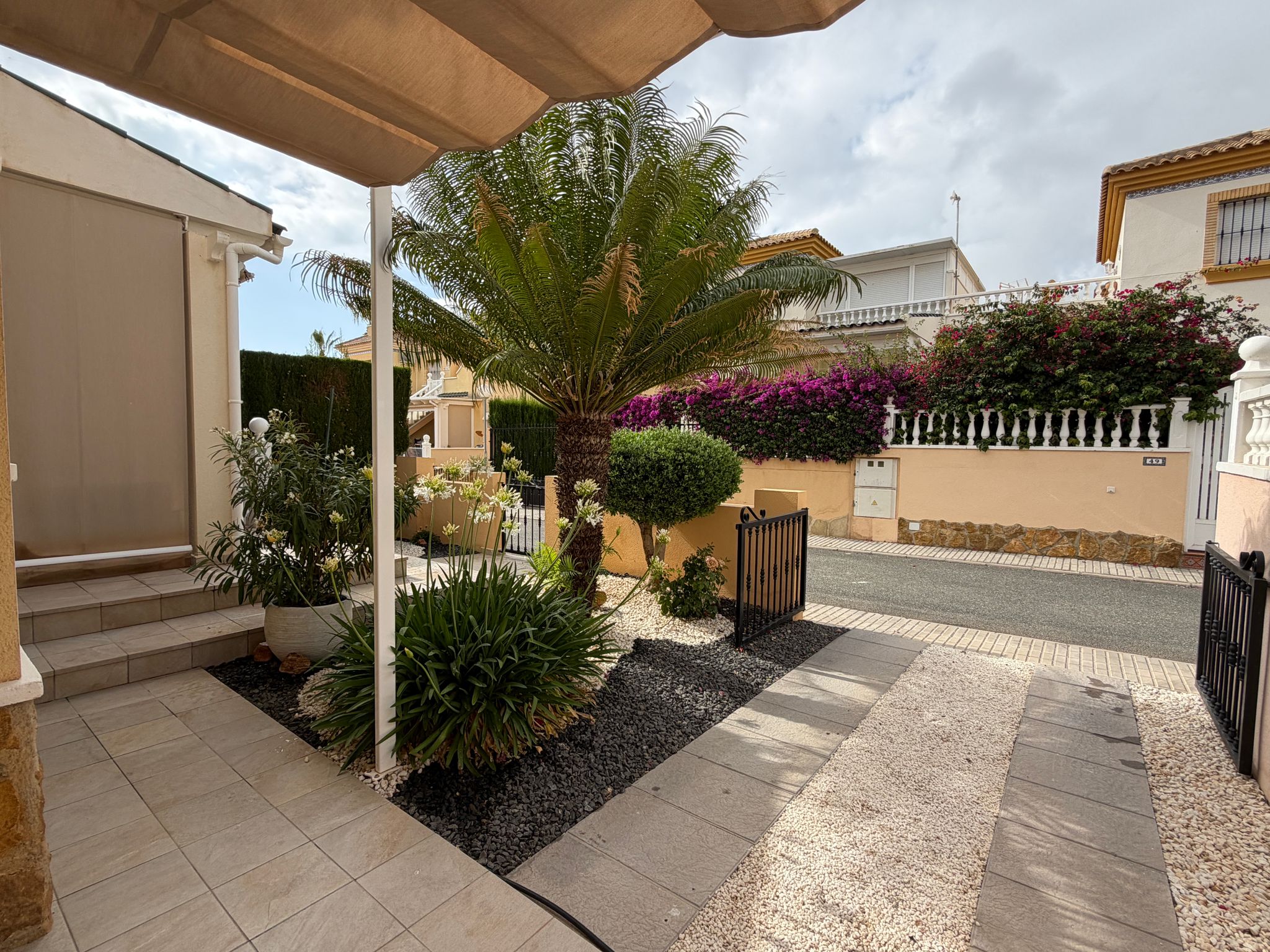 Bungalow con jardín privado y piscina en Villamartín – Los Dolses - Imagen 34
