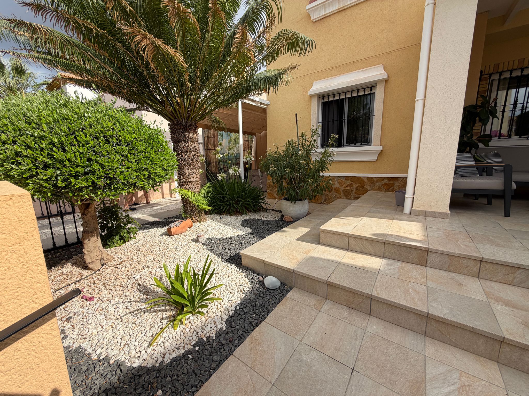 Bungalow con jardín privado y piscina en Villamartín – Los Dolses - Imagen 48