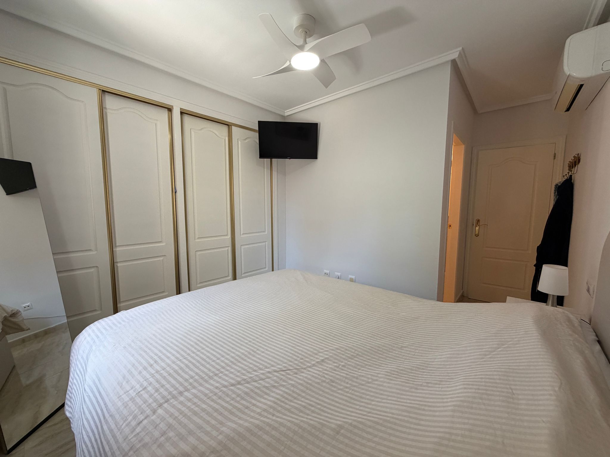 Bungalow con jardín privado y piscina en Villamartín – Los Dolses - Imagen 50