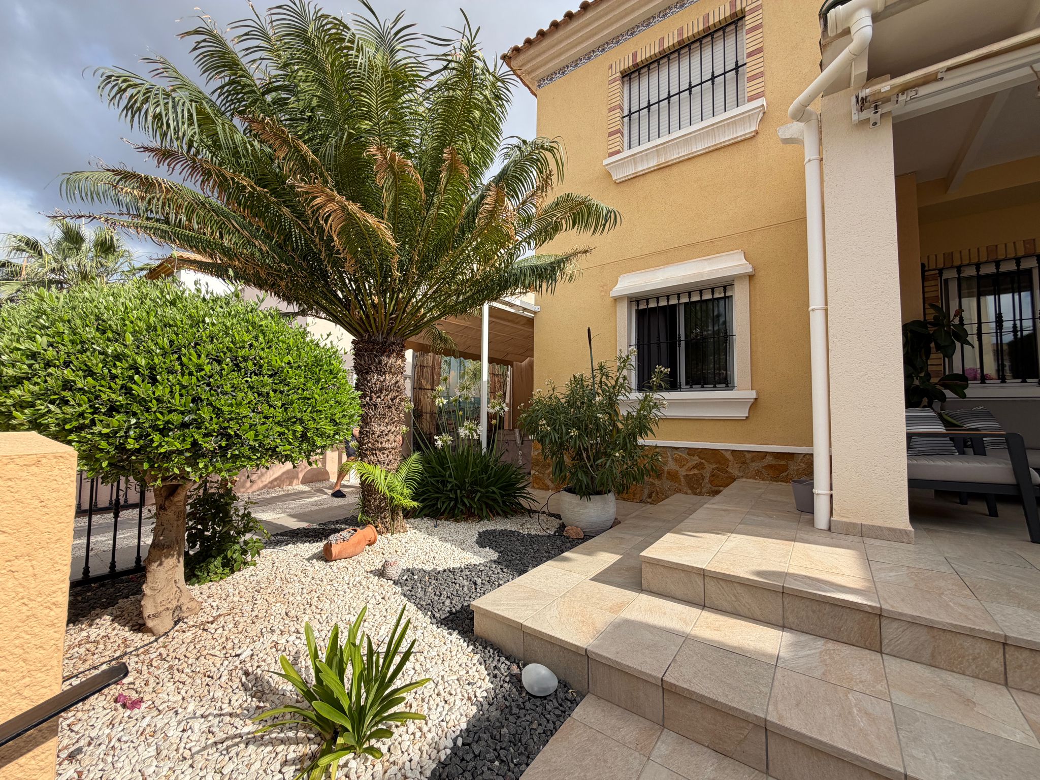 Bungalow con jardín privado y piscina en Villamartín – Los Dolses - Imagen 52