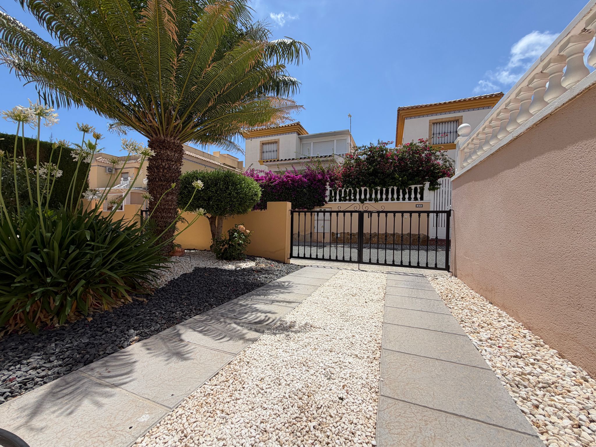 Bungalow con jardín privado y piscina en Villamartín – Los Dolses - Imagen 53