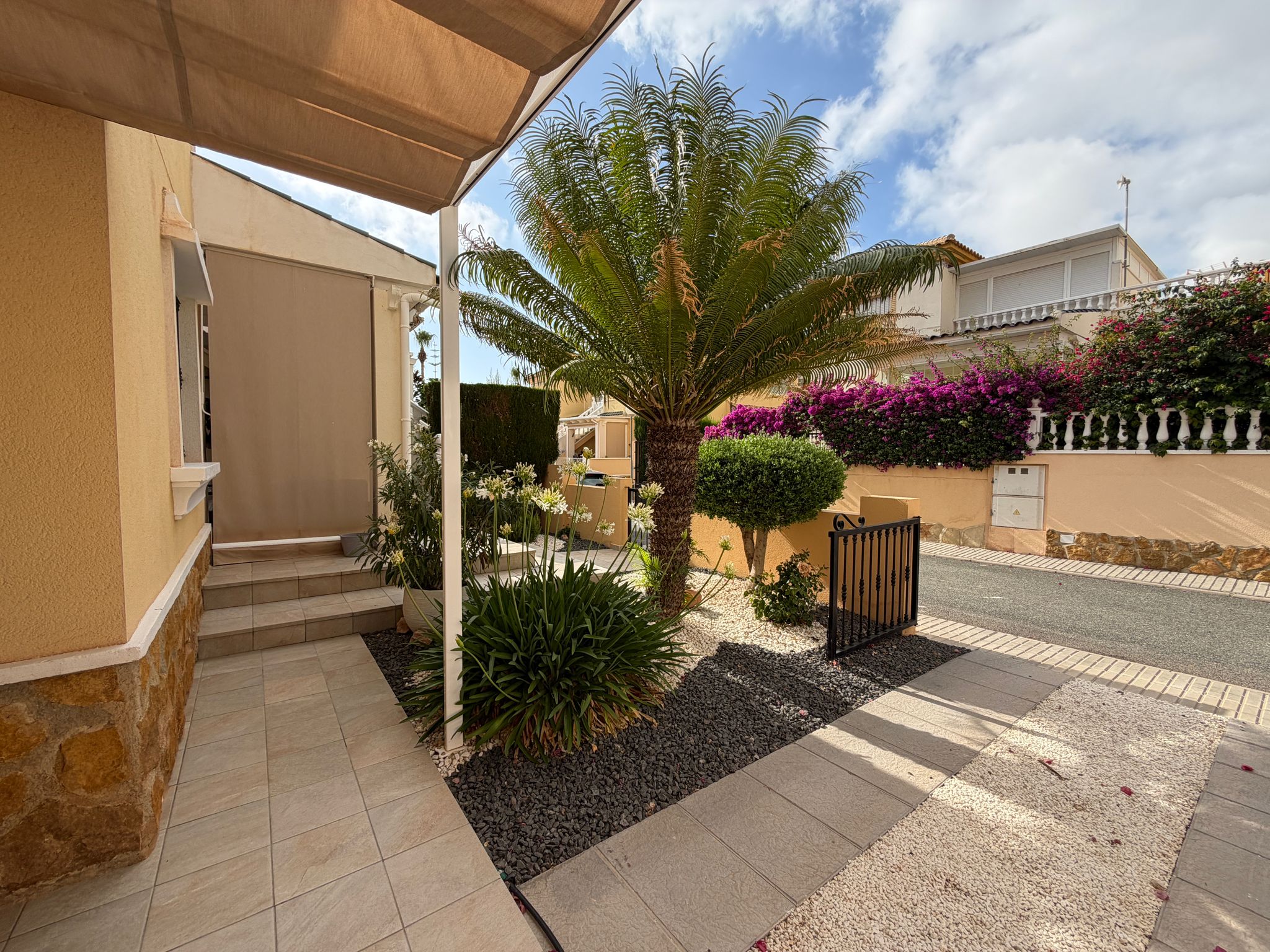 Bungalow con jardín privado y piscina en Villamartín – Los Dolses - Imagen 54