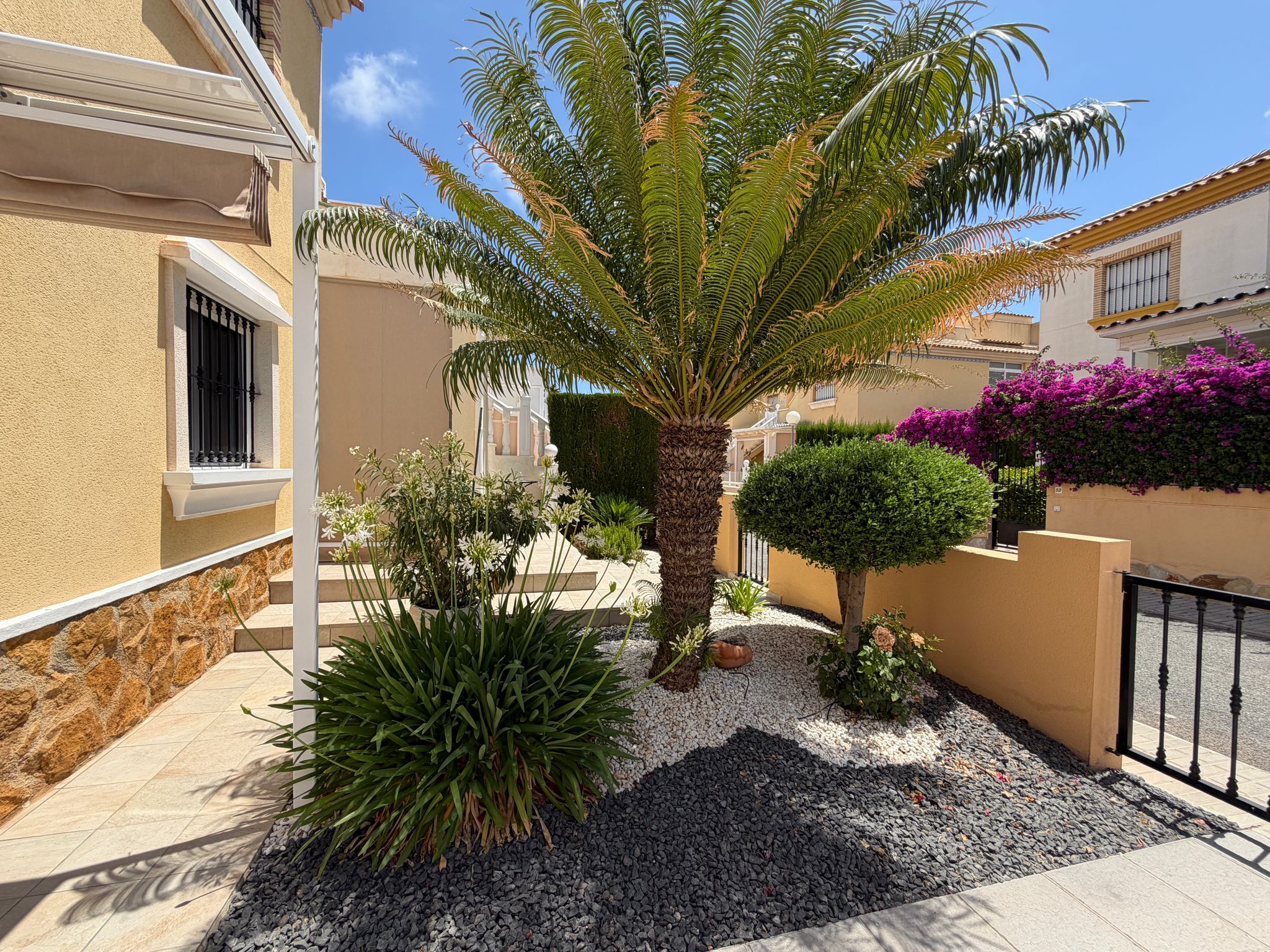 Bungalow con jardín privado y piscina en Villamartín – Los Dolses - Imagen 76
