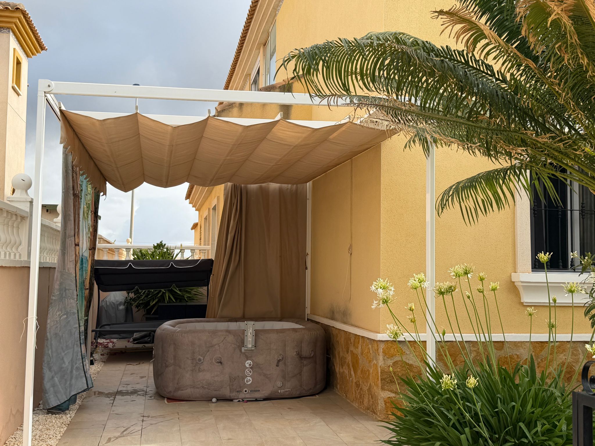 Bungalow con jardín privado y piscina en Villamartín – Los Dolses - Imagen 79
